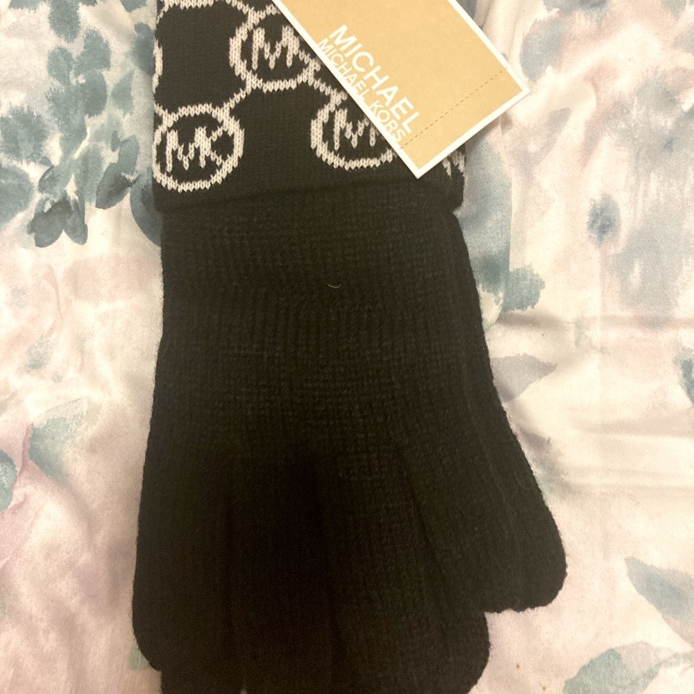 BN Michael Kors Signature Gloves